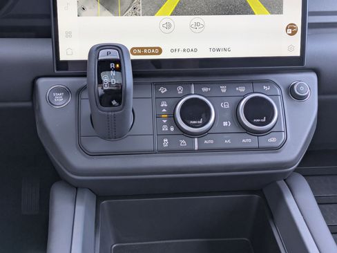 New 2026 Land Rover Defender 110 X-Dynamic SE AWD/4WD image 23