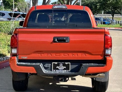 Used 2018 Toyota Tacoma TRD Sport w/ Technology Package RWD image 5