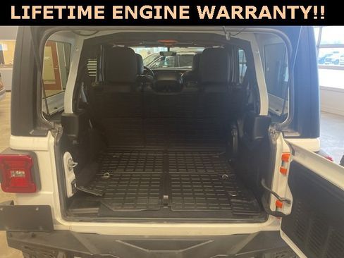 Used 2018 Jeep Wrangler Unlimited Sahara image 27