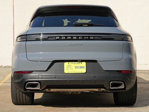 Used 2025 Porsche Cayenne E-Hybrid w/ Premium Package Plus AWD/4WD image 11