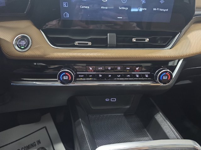 Used 2025 Chevrolet Equinox ACTIV w/ Safety and Technology Package AWD/4WD image 15