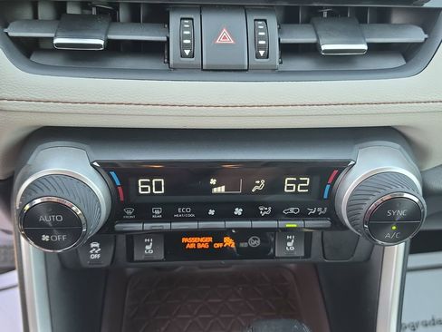 Used 2019 Toyota RAV4 Limited w/ Carpet Mat Package AWD/4WD image 29