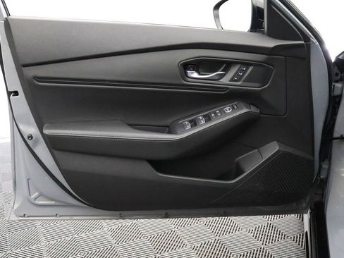 Used 2025 Honda Accord Sport image 12