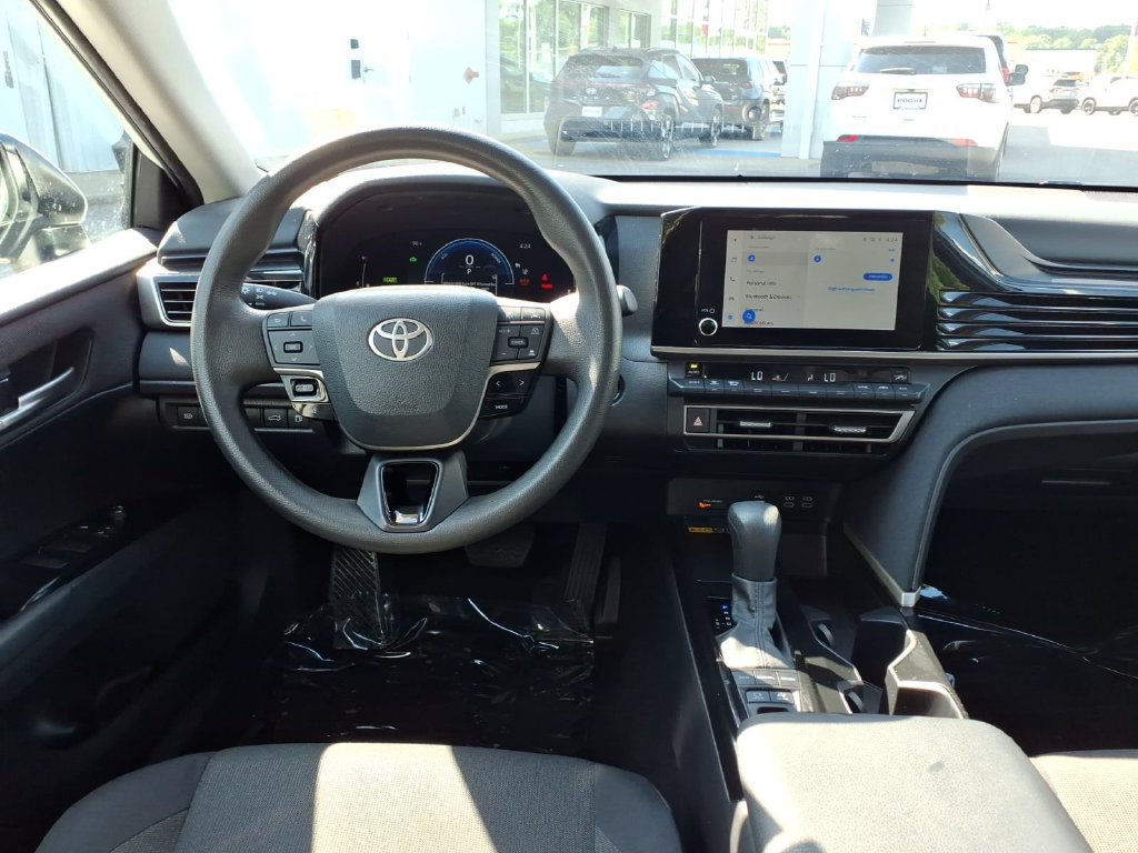 Used 2025 Toyota Camry LE FWD image 18