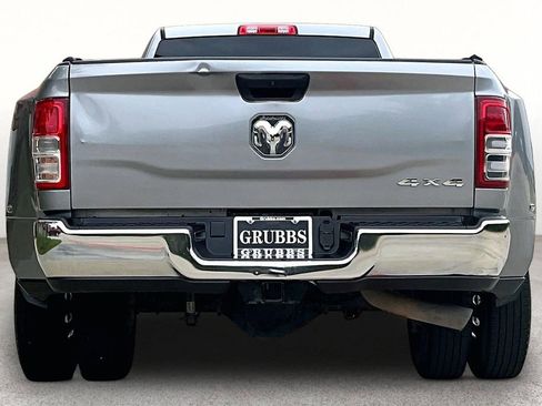 Used 2022 RAM 3500 Tradesman w/ Chrome Appearance Group AWD/4WD image 7
