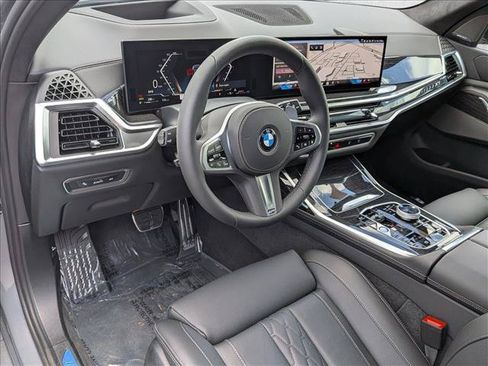 Used 2026 BMW X7 xDrive40i w/ M Sport Package AWD/4WD image 3