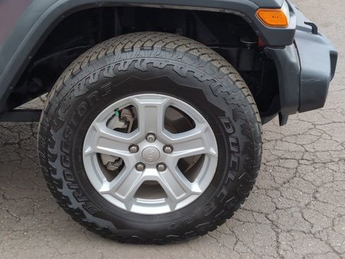 Used 2018 Jeep Wrangler Unlimited Sport S image 9