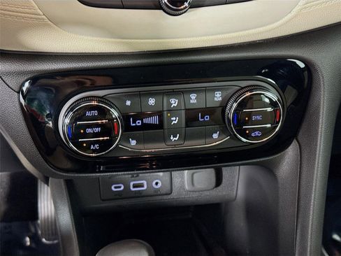 Used 2020 Buick Encore GX Essence w/ Experience Buick Package FWD image 18