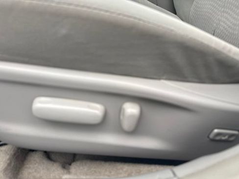 Used 2010 Toyota Camry LE FWD image 12