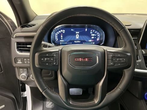Used 2023 GMC Yukon XL AT4 AWD/4WD image 10