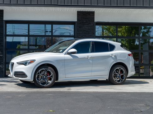 Used 2020 Alfa Romeo Stelvio Ti w/ Active Blind Spot Package AWD/4WD image 2