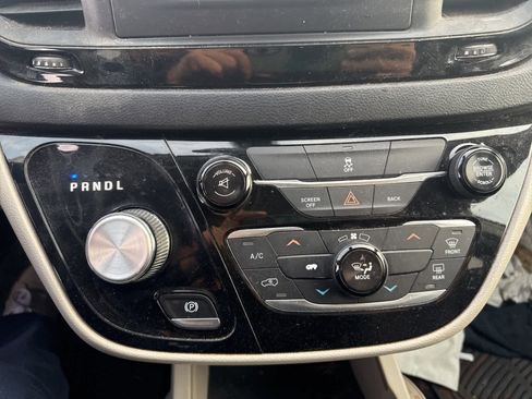 Used 2017 Chrysler Pacifica LX w/ Tire & Wheel Group image 22