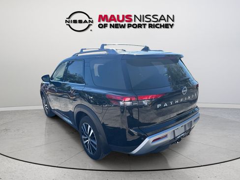 Certified 2025 Nissan Pathfinder Platinum w/ Cargo Package FWD image 9