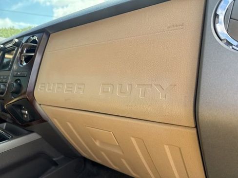 Used 2011 Ford F250 Lariat w/ Lariat Ultimate Pkg AWD/4WD image 19