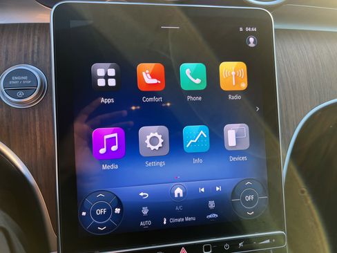 Used 2025 Mercedes-Benz C 300 Sedan image 24