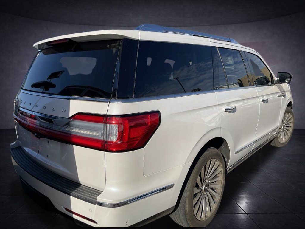 Used 2019 Lincoln Navigator Reserve AWD/4WD image 3
