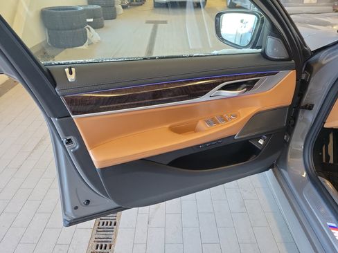 Used 2022 BMW 750i xDrive w/ M Sport Package image 15