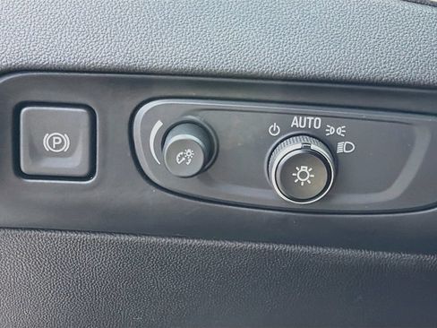 Used 2021 Buick Enclave Essence FWD image 36