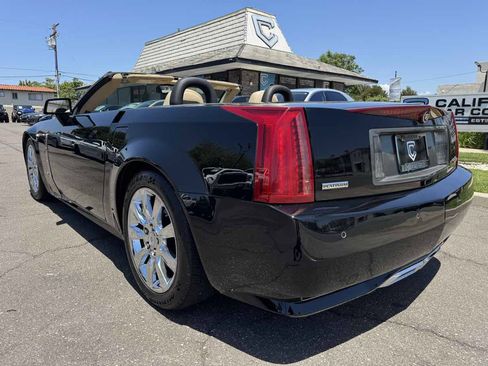 Used 2009 Cadillac XLR RWD image 5
