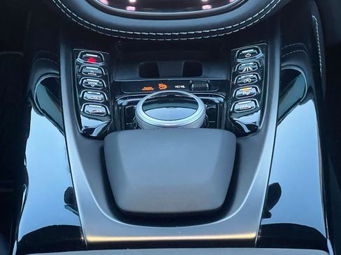 Used 2022 Aston Martin DBX Base image 27