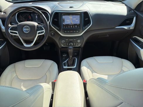 Used 2018 Jeep Cherokee Overland w/ Technology Group image 25