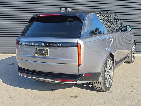 Used 2025 Land Rover Range Rover SE image 7