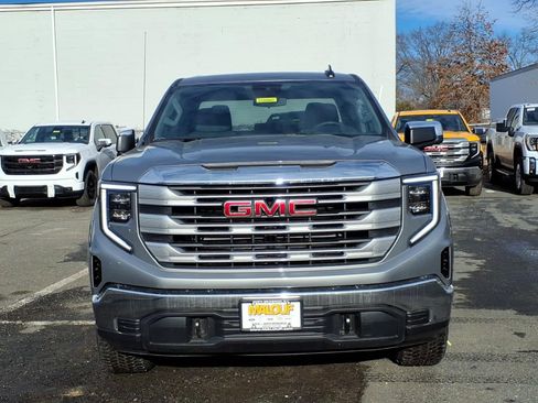 New 2026 GMC Sierra 1500 SLE image 2