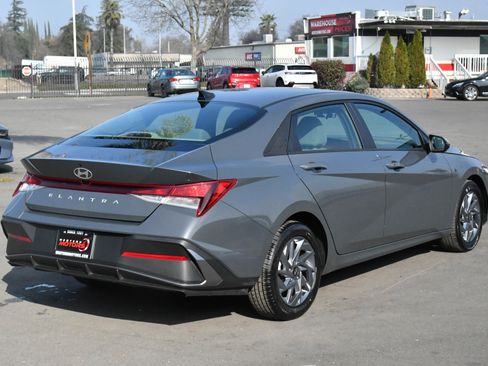 Used 2024 Hyundai Elantra SEL image 8