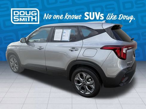 Used 2025 Kia Seltos LX image 2