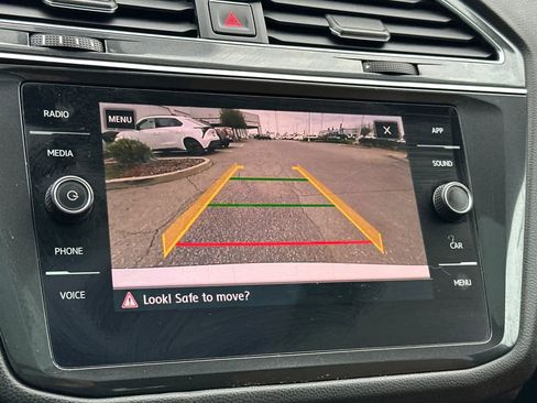 Used 2018 Volkswagen Tiguan SE w/ Panoramic Sunroof Package image 22