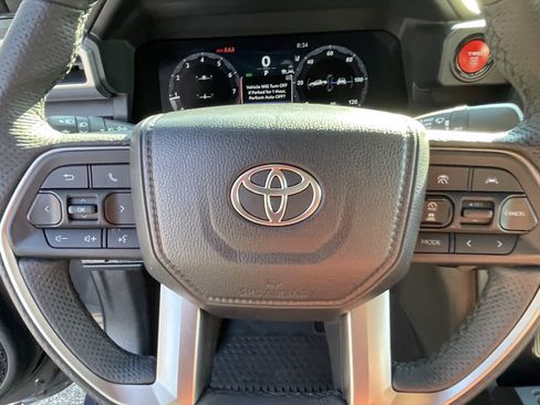 Certified 2025 Toyota Tacoma TRD Off-Road AWD/4WD image 19