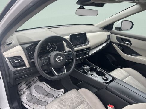 Used 2024 Nissan Rogue SV image 14