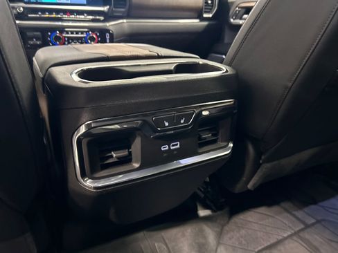 Used 2024 Chevrolet Silverado 1500 High Country w/ High Country Premium Package AWD/4WD image 34