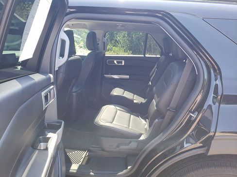Used 2023 Ford Explorer XLT w/ Equipment Group 202A AWD/4WD image 7
