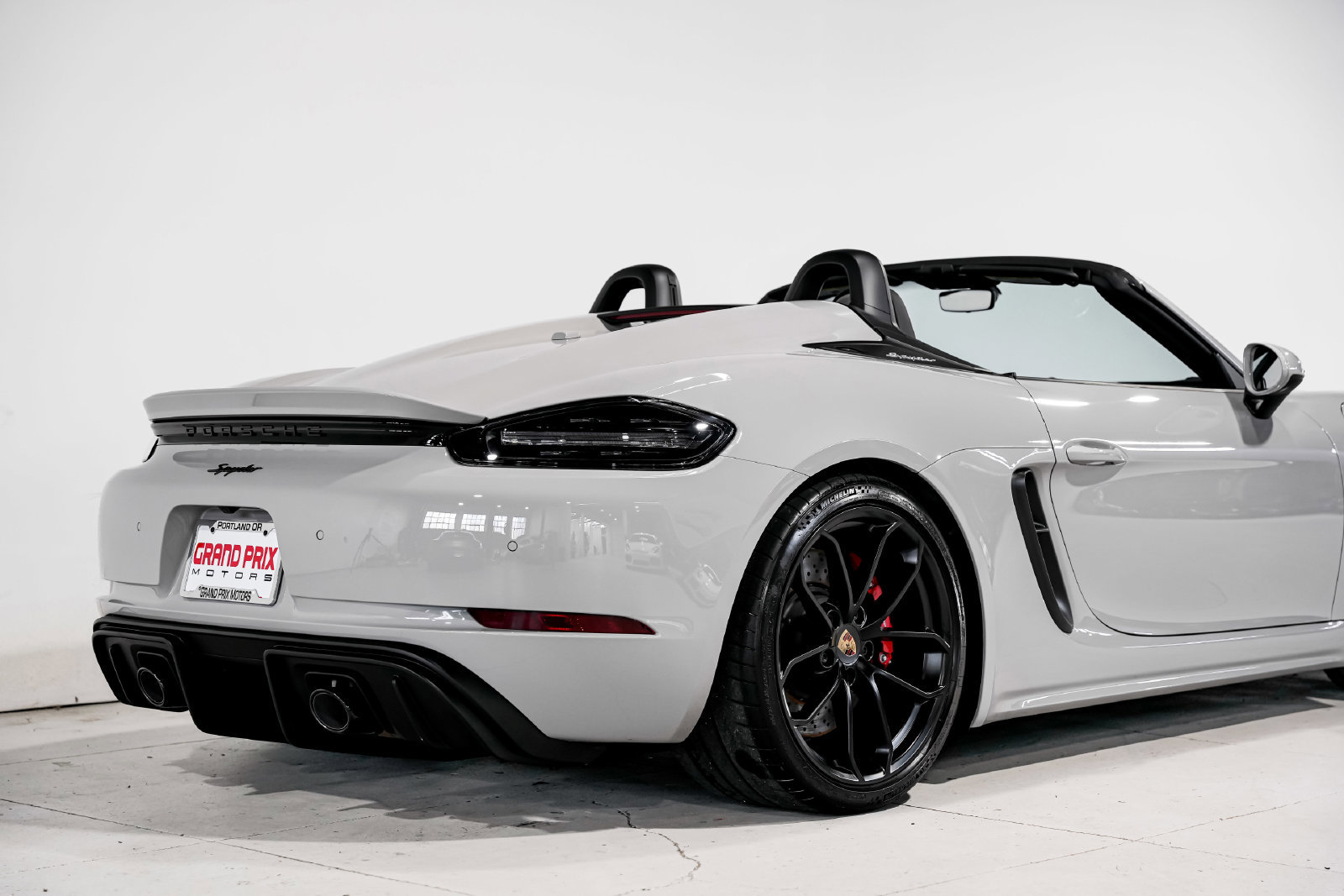 Used 2022 Porsche 718 Boxster Spyder RWD image 33