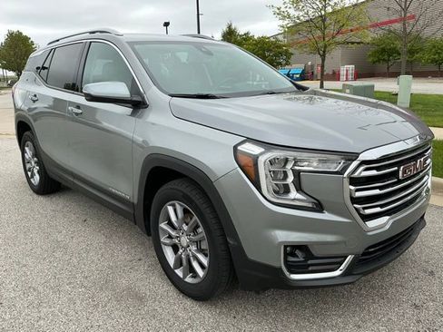 Used 2024 GMC Terrain SLT AWD/4WD image 2