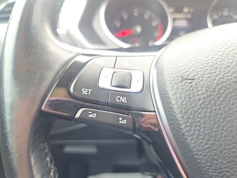 Used 2018 Volkswagen Tiguan SE FWD image 21
