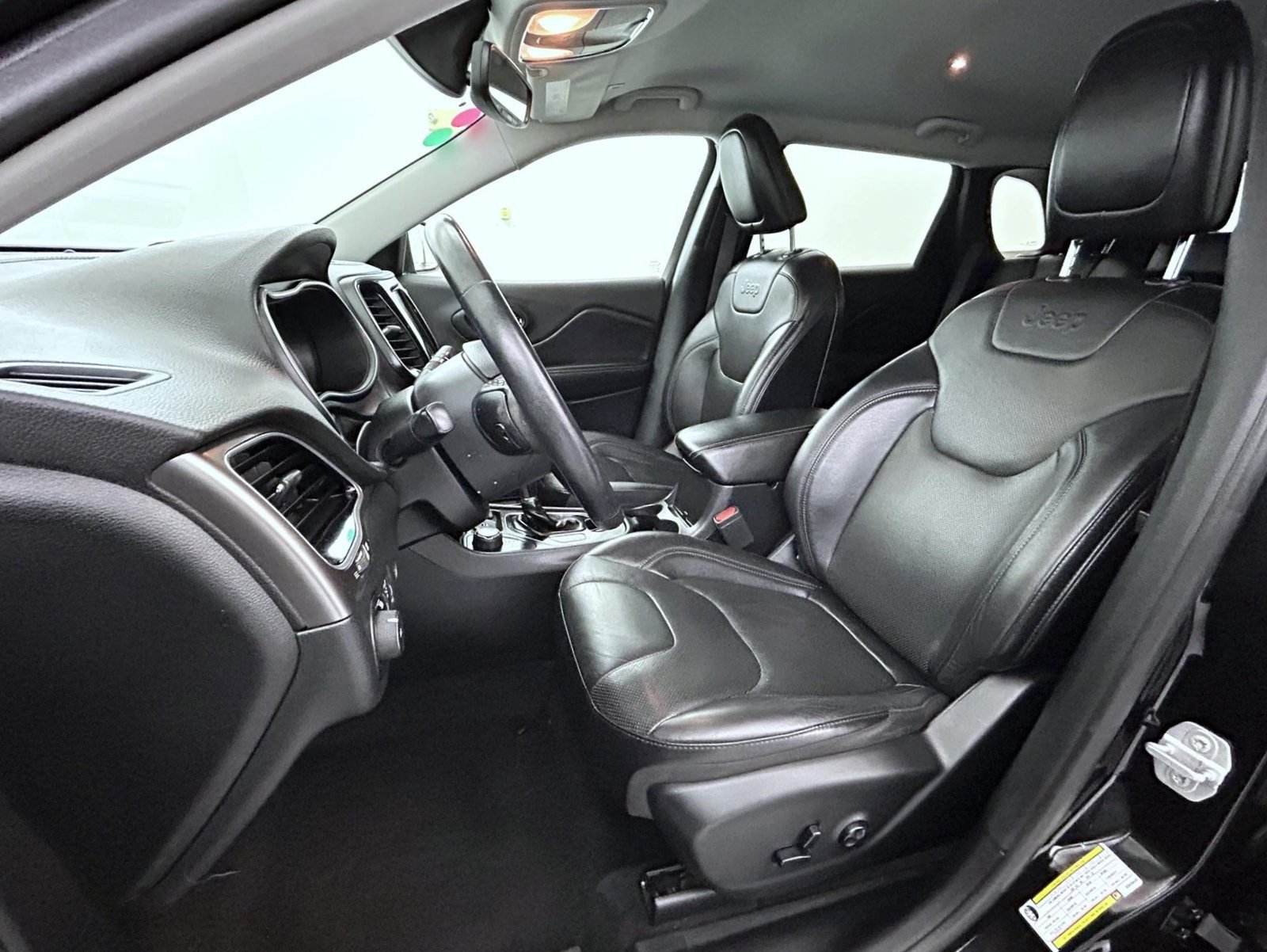 Used 2019 Jeep Cherokee Limited AWD/4WD image 10