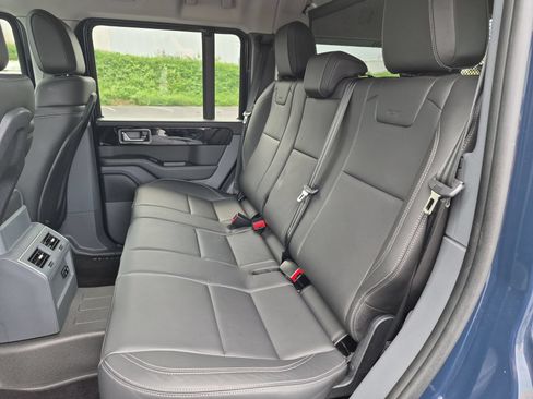 Used 2024 INEOS Grenadier Station Wagon AWD/4WD image 25
