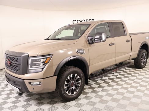 Used 2023 Nissan Titan PRO-4X w/ Pro-4x Convenience Package image 11