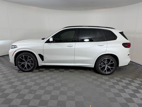 New 2026 BMW X5 xDrive40i w/ M Sport Package AWD/4WD image 2