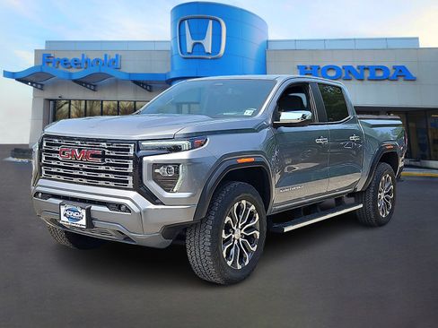 Used 2024 GMC Canyon Denali AWD/4WD image 3