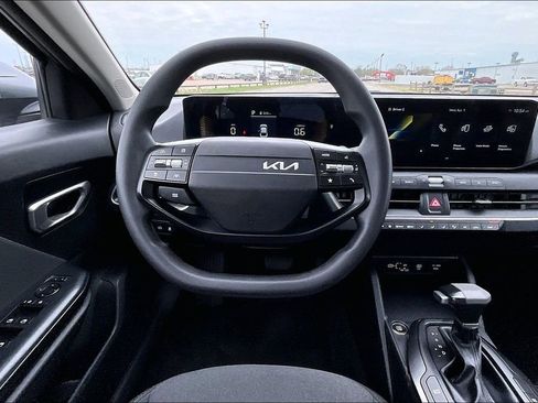 Used 2025 Kia K4 LXS image 5