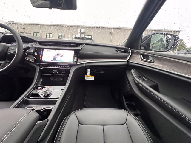 Used 2025 Jeep Wagoneer Series III w/ Premium Group I AWD/4WD image 31