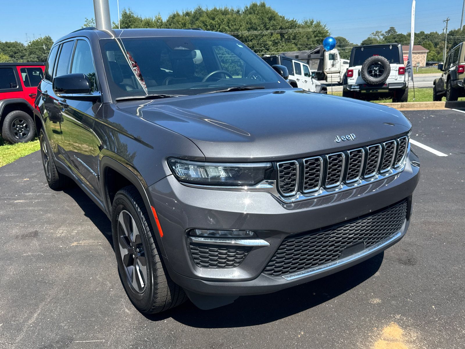 Used 2024 Jeep Grand Cherokee Limited 4xe AWD/4WD image 3
