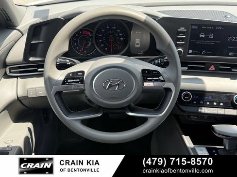 Used 2023 Hyundai Elantra SEL FWD image 13