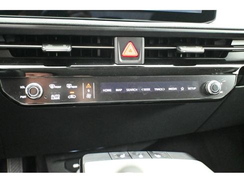 Used 2025 Kia EV6 Light AWD/4WD image 33