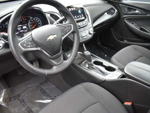 Used 2017 Chevrolet Malibu LT image 12