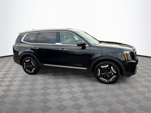 Used 2024 Kia Telluride S w/ S Sunroof Package image 5