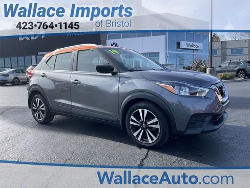 Used 2019 Nissan Kicks SV image 1